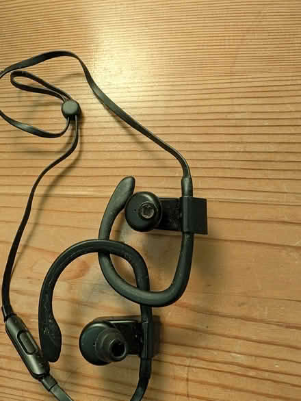Photo of free wireless powerbeats 3 (St. Werburghs BS2) #2