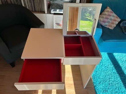 Photo of free White Dressing Table (Hook KT9) #2