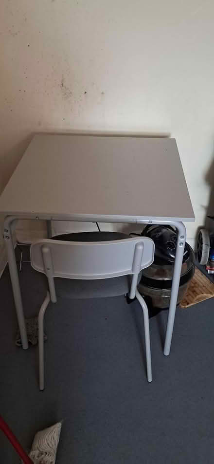 Photo of free Table and chair (Southall Green UB2) #1