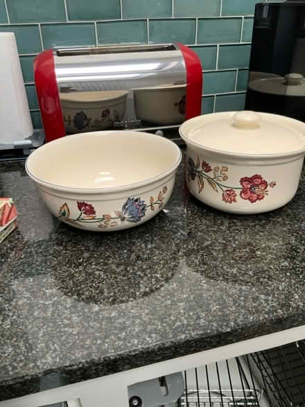 Photo of free Dinner plates, casserole dish, milk jug and bowl (Huby LS17) #4
