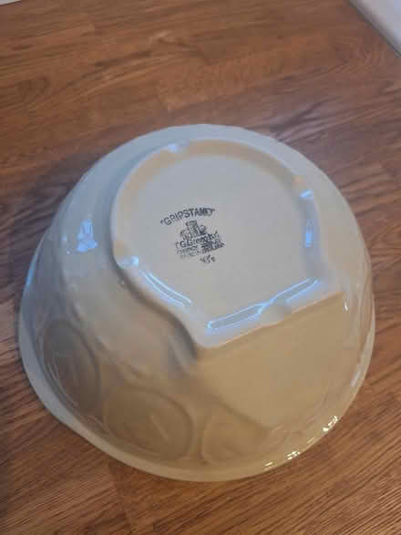 Photo of free 24cm Vintage mixing bowl, but (Havant PO9) #4