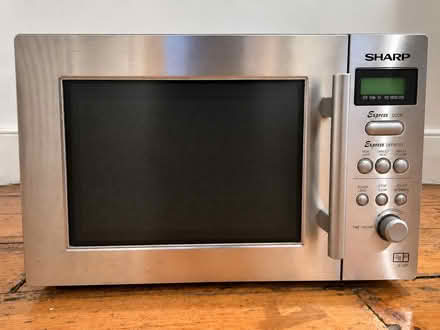Photo of free Sharp R‐24ST microwave (kensal rise NW10) #1