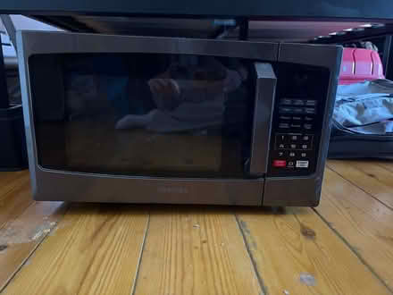 Photo of free Toshiba 23L 800W microwave oven in black, model ML-EM23P(BS) (Mile End E1) #1