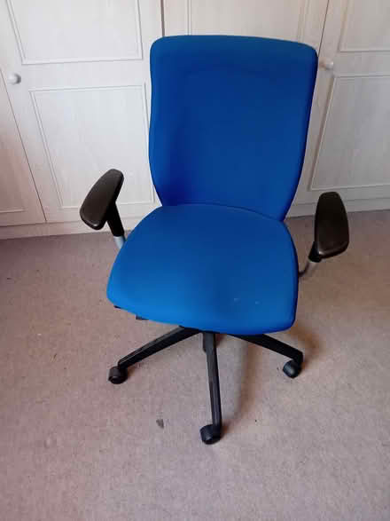 Photo of free Blue office chair (Clophill MK45) #1