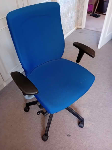 Photo of free Blue office chair (Clophill MK45) #2