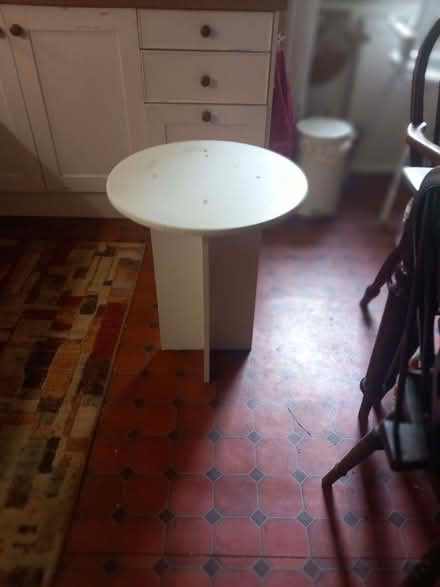 Photo of free small round table (Kirkcaldy KY2) #1