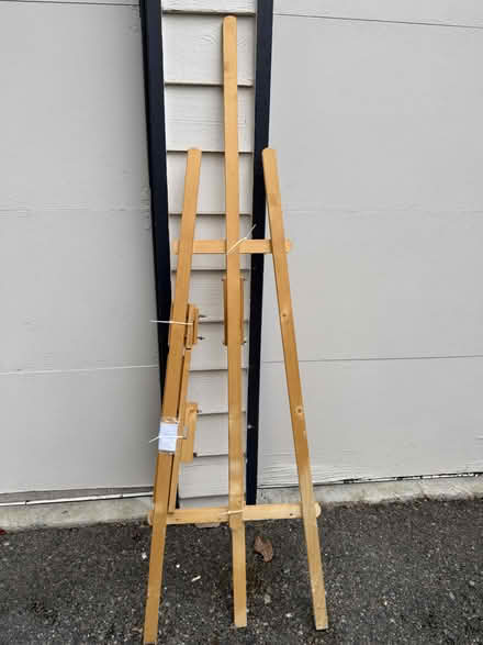 Photo of free Art Easel (Marysville) #1