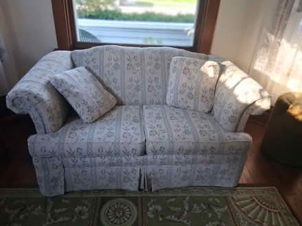 Photo of free love seat and easy chair (Dubuque) #2