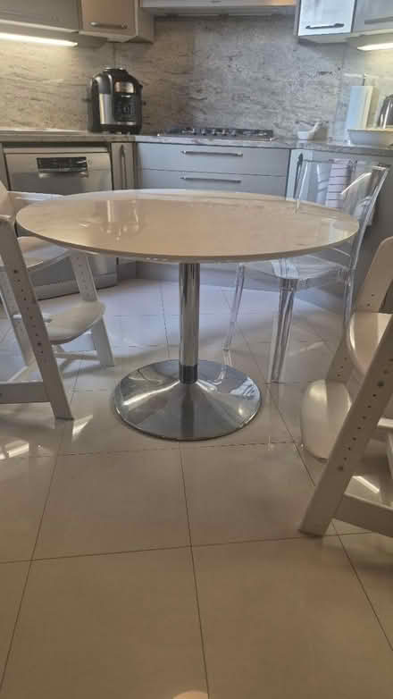 Photo of free Kitchen table (111 Oakwood Court) #1