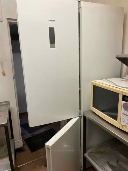Photo of free Siemens fridge freezer (Sidmouth EX10) #2
