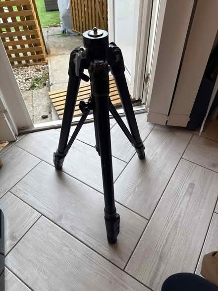 Photo of free Faulty leg tripod (SE21) #1