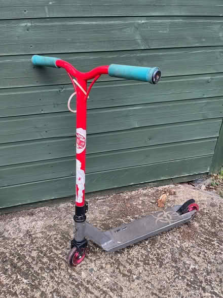 Photo of free Childs scooter (Leverstock Green HP2) #1
