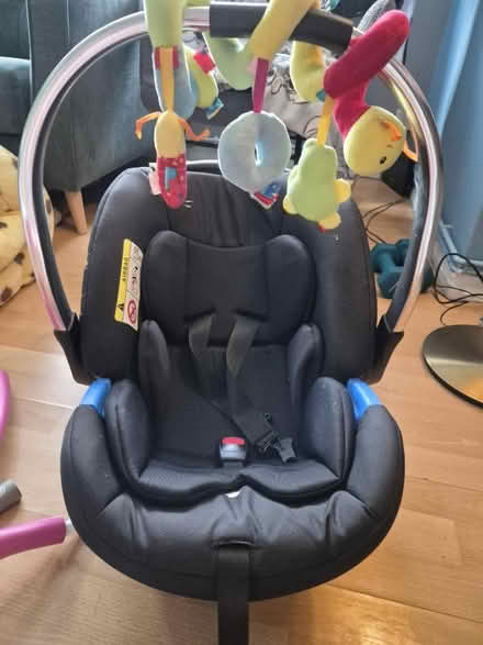 Photo of free Baby car seat (LE77AD) #1