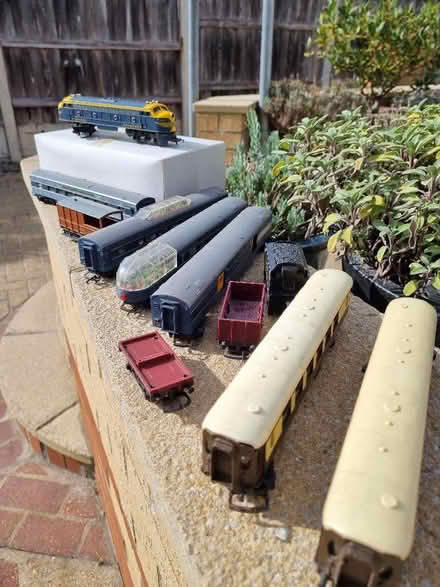 Photo of free Model train and carriages (Runwell SS11) #2