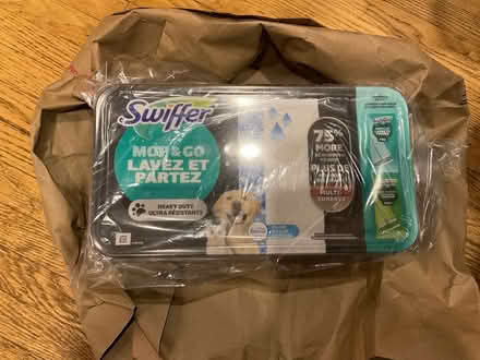 Photo of free Swiffer Mop and Go cloths (Crestview) #1
