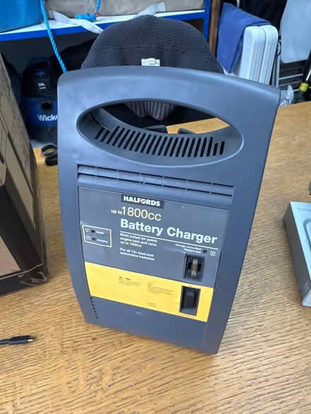 Photo of free Halfords Car Battery Charger (Walton Manor OX2) #1