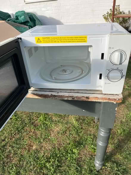 Photo of free 800w microwave (Letchworth Sg6) #2