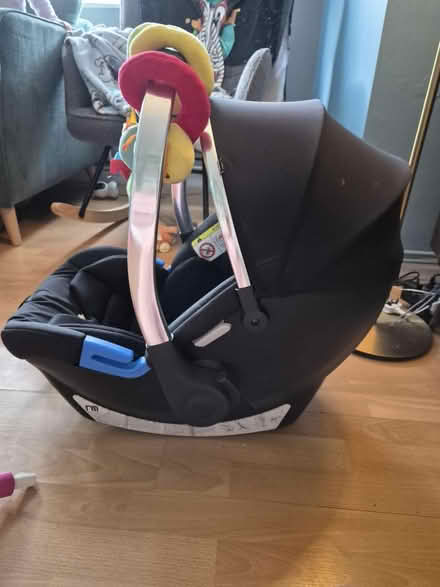 Photo of free Baby car seat (LE77AD) #2