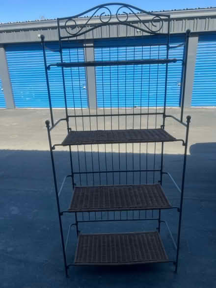 Photo of free Bakers rack (4th st Hanford) #1