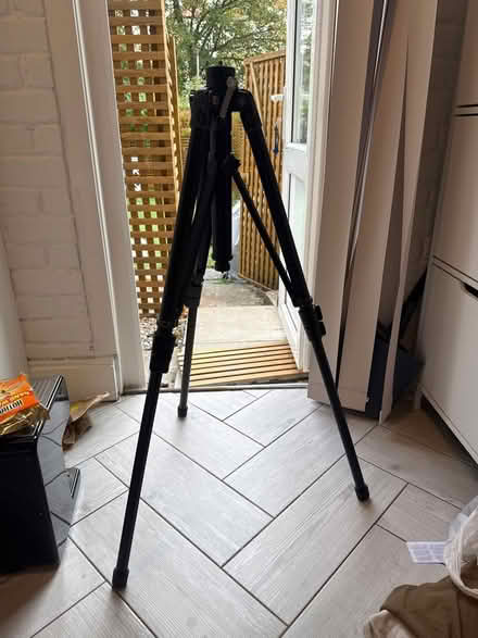 Photo of free Faulty leg tripod (SE21) #3
