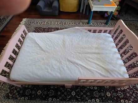 Photo of free toddler bed with matress (Near Las Palmas Park, SV) #1