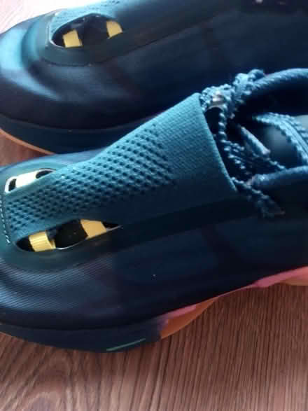 Photo of free Men's trainers size 9 (Ashhill walk Bd47jf) #3