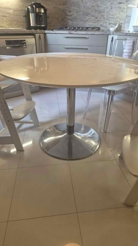 Photo of free Kitchen table (111 Oakwood Court) #3