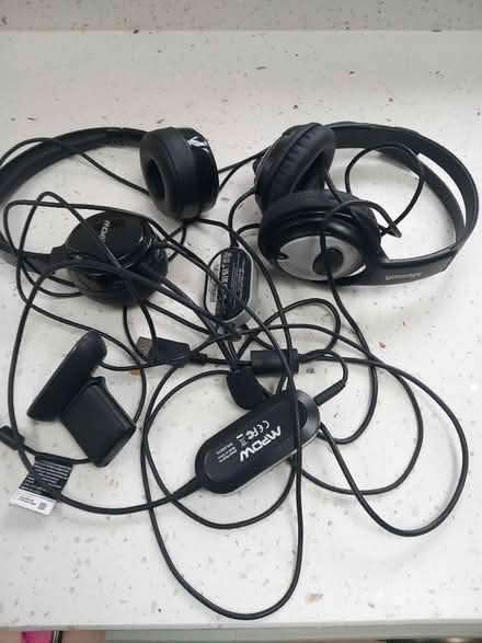 Photo of free Headphones (New Malden KT3) #1