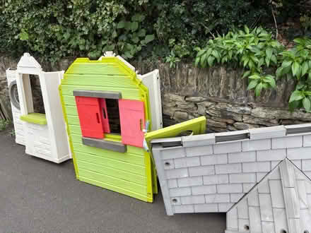 Photo of free Kids play house (S7 Netheredge) #1