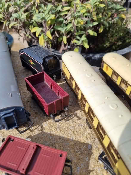 Photo of free Model train and carriages (Runwell SS11) #1