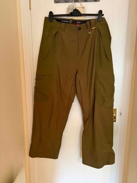 Photo of free Men’s 2XL Oakley snowboard/ski trousers (Rosemount AB25) #1