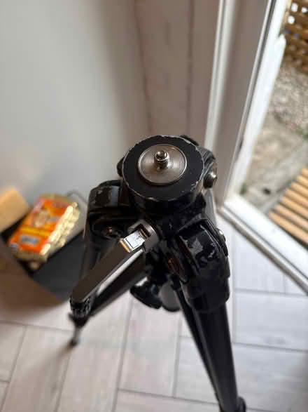 Photo of free Faulty leg tripod (SE21) #4