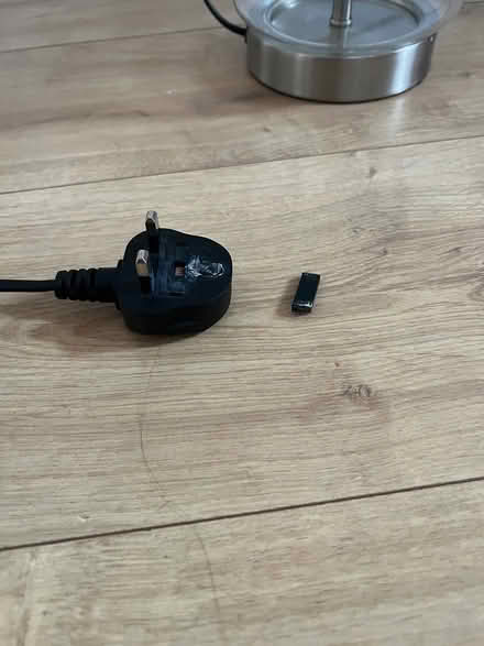Photo of free 2x clear glass lamps (Bromsgrove B61) #4