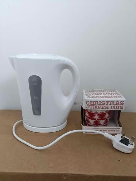 Photo of free Kettle & Christmas Mug (Redhill RH1) #2