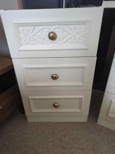 Photo of free Cream chest of drawers (Abbeymead GL4) #1