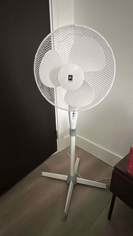 Photo of free fan and vaccum cleaner (Brook Green W6) #1