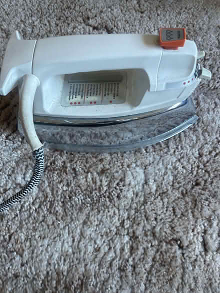 Photo of free Sunbeam Steam Iron (Tytherington SK10) #2