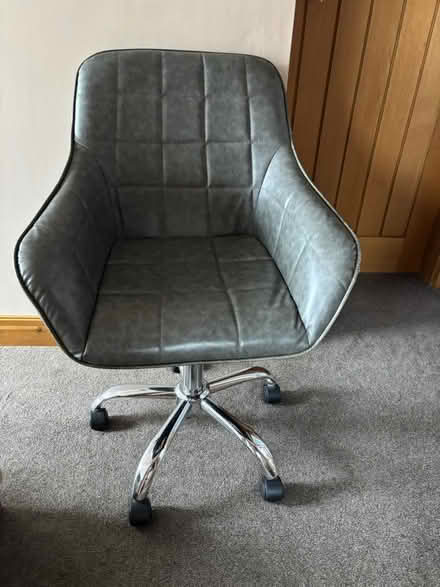 Photo of free Grey swivel chair (Longton) #1