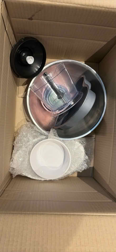 Photo of free Kitchen bowls and odds (Cheam SM2) #1