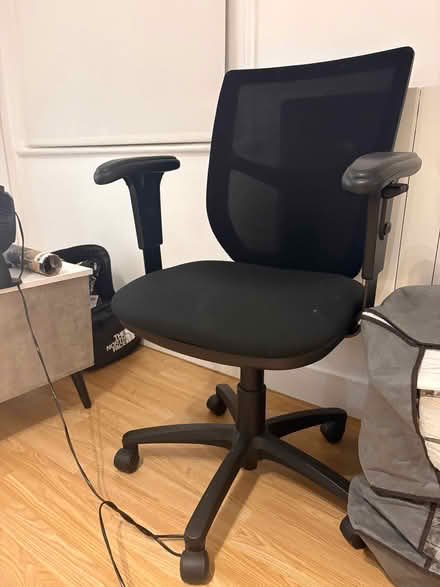 Photo of free office chair (Chelsea SW3) #3