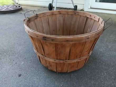 Photo of free Bushel Basket (Woodridge) #2