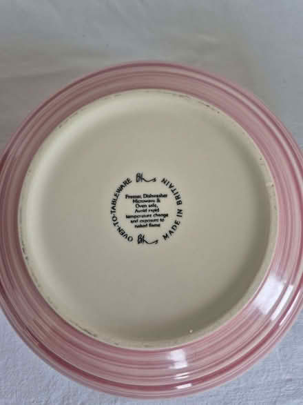Photo of free 2 bowls. (Chalfont Common SL9) #2