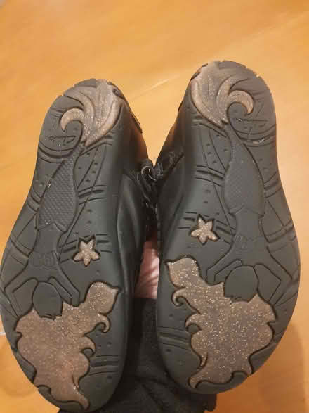 Photo of free Clarks Black shoes kids size 12.5 G (Bruntsfield EH10) #2