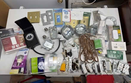 Photo of free grab bag of electrical stuff (near Tartan/ Jockvale) #1