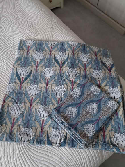 Photo of free Duvet cover and 2 x matching pillowcases. (Southwater RH13) #1