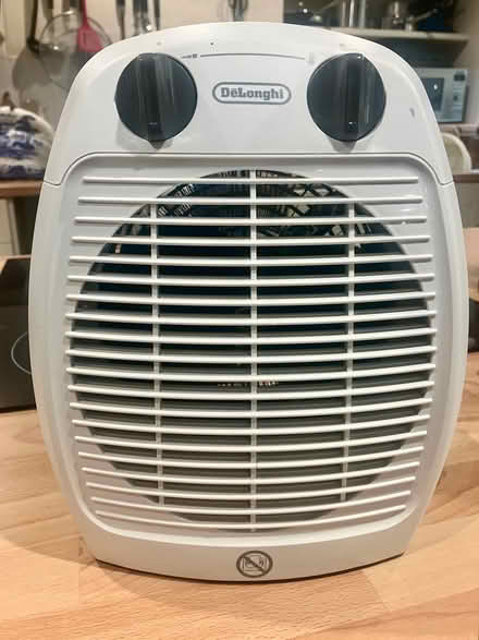 Photo of free De'Longhi HVA3220 Upright Portable Fan Heater (Howtown, Ullswater CA10) #1