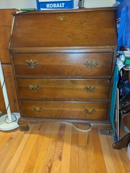 Photo of free Compact Desk/Dresser (Pawtucketville / Lowell) #1