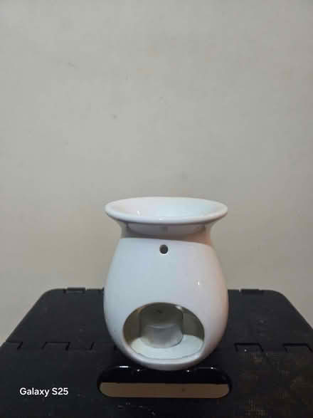 Photo of free White Ceramic Oil Burner (Frog Island LE4) #1