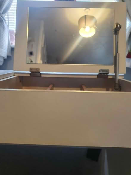 Photo of free white vanity unit (sinfin derby DE24) #4