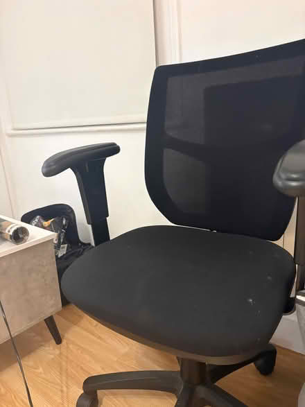 Photo of free office chair (Chelsea SW3) #2